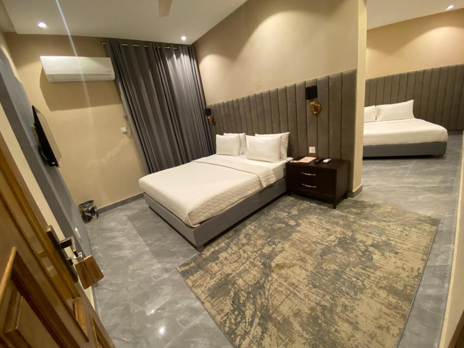 Vip Express Hotel Peshawar Exterior foto