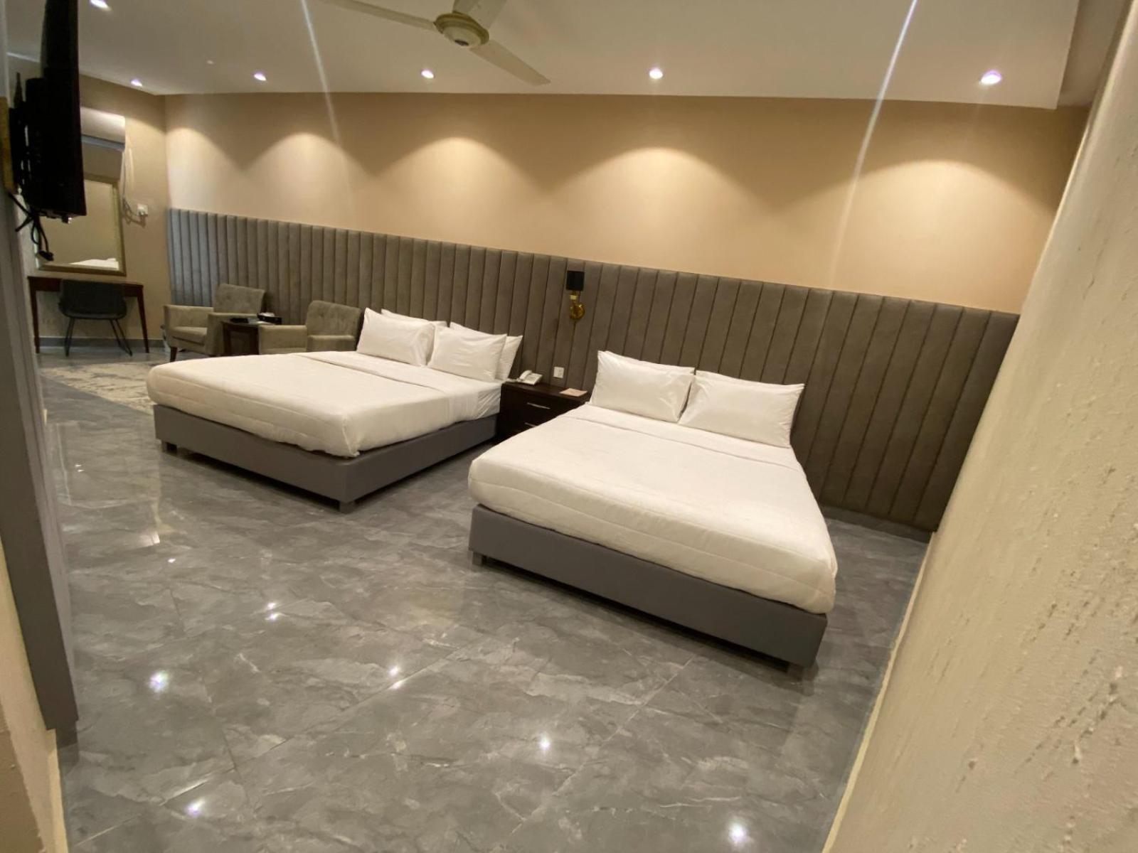 Vip Express Hotel Peshawar Exterior foto