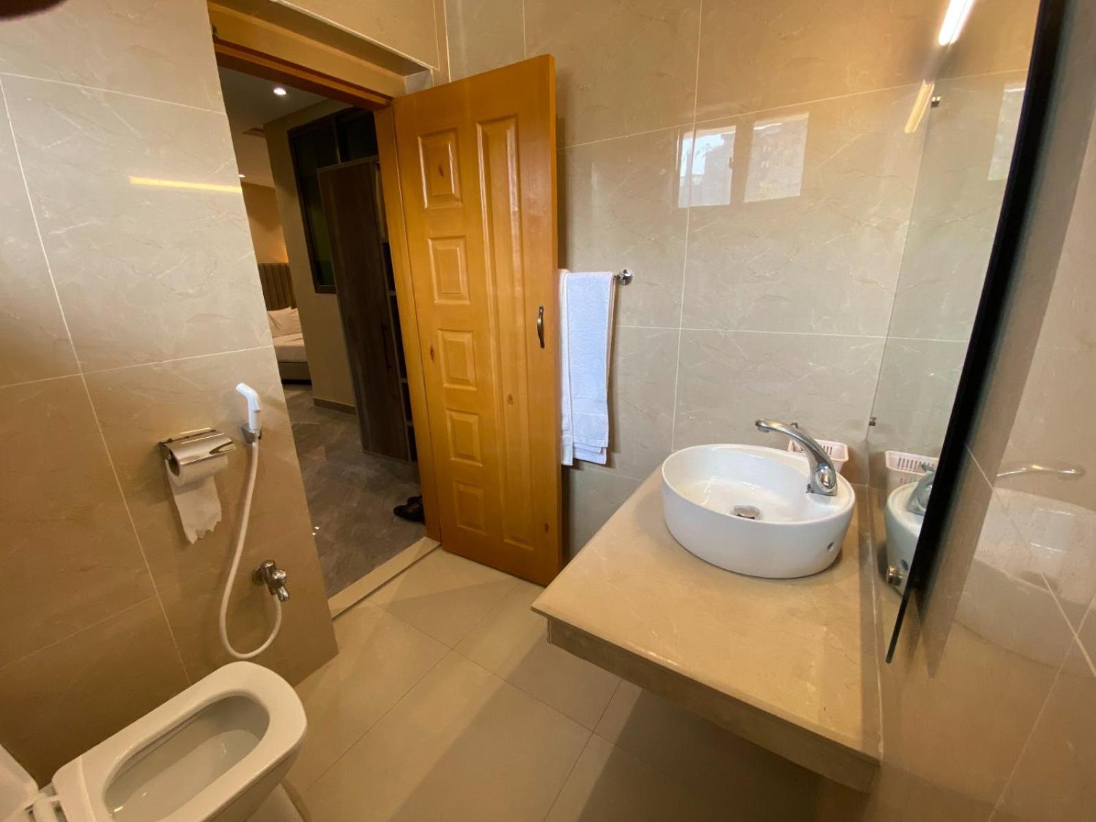 Vip Express Hotel Peshawar Exterior foto